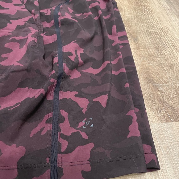 Mens Lululemon Pace Breaker shorts incognito camo red multi size medium - Picture 6 of 8